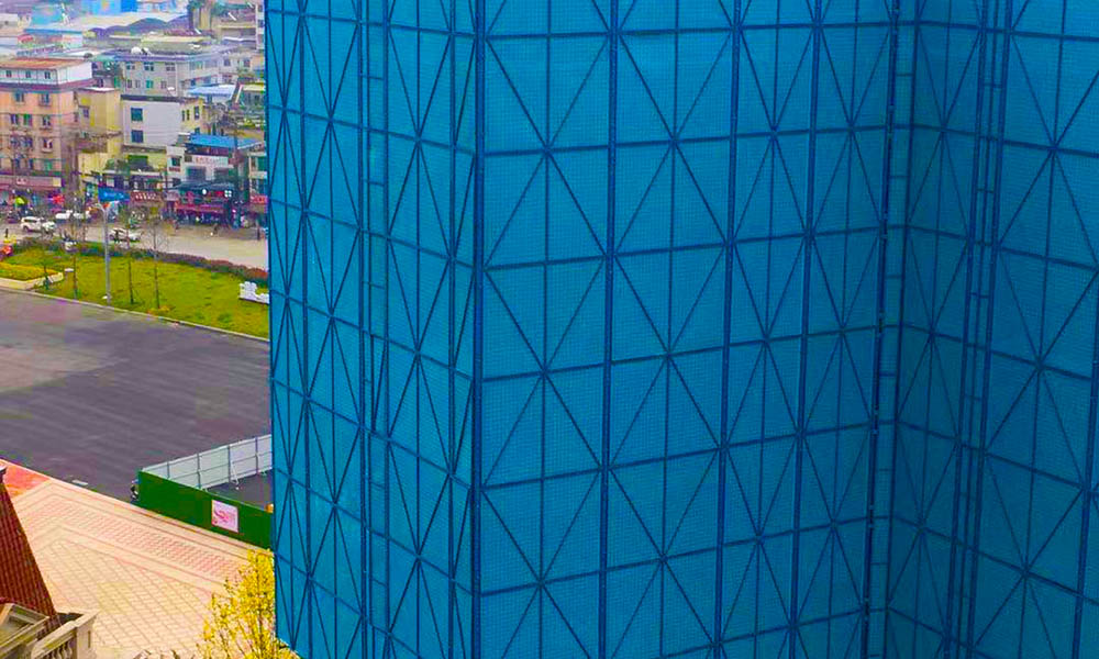 爬架（附著式升降腳手架）進(jìn)場安裝注意事項(xiàng)